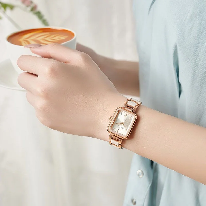 แนะนำ 10 นาฬิกาผู้หญิง ยี่ห้อไหนดี 2024 แบรนด์ดัง ของแท้ รุ่นยอดนิยม ราคาไม่แพง