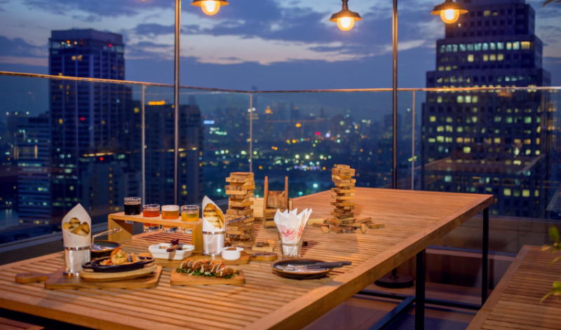 Rooftop Bar Bangkok, rooftop bar bangkok ไม่แพง, rooftop bar bangkok ที่ไหนดี, ร้าน rooftop กทม, ร้านอาหาร rooftop กรุงเทพ, rooftop กรุงเทพ ไม่แพง, ร้านอาหารบนดาดฟ้า กรุงเทพ ราคาไม่แพง, rooftop กรุงเทพ สุขุมวิท, Rooftop สุขุมวิท, rooftop bar ใกล้ฉัน, rooftop bar กรุงเทพมหานคร, rooftop bar bangkok แนะนํา, rooftop ดนตรีสด